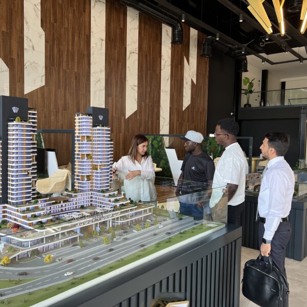 11.1 Afrika’dan müvekkilimiz Steeve ticaret ve yatırım yapmak amacıyla Türkiye’ye geldi.