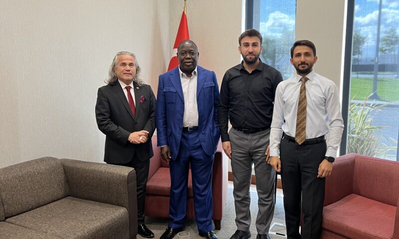 Kongo Cumhuriyeti Konsolosumuz Dr. ilyas Keskin, Kongo Cumhuriyeti Devleti Genel Bakanı Sn. Gilbert Ondongo ile bir araya geldik. Kongo Cumhuriyeti Konsolosumuz Dr. ilyas Keskin, Kongo Cumhuriyeti Devleti Genel Bakanı Sn. Gilbert Ondongo ile bir araya geldik.