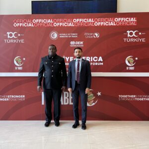 Geçtiğimiz günlerde düzenlenen Afrika organizasyonunda Ekvatoral Gine Ticaret Odası Başkanı ile tanışma fırsatı bulmuştuk. Geçtiğimiz günlerde düzenlenen Afrika organizasyonunda Ekvatoral Gine Ticaret Odası Başkanı ile tanışma fırsatı bulmuştuk.