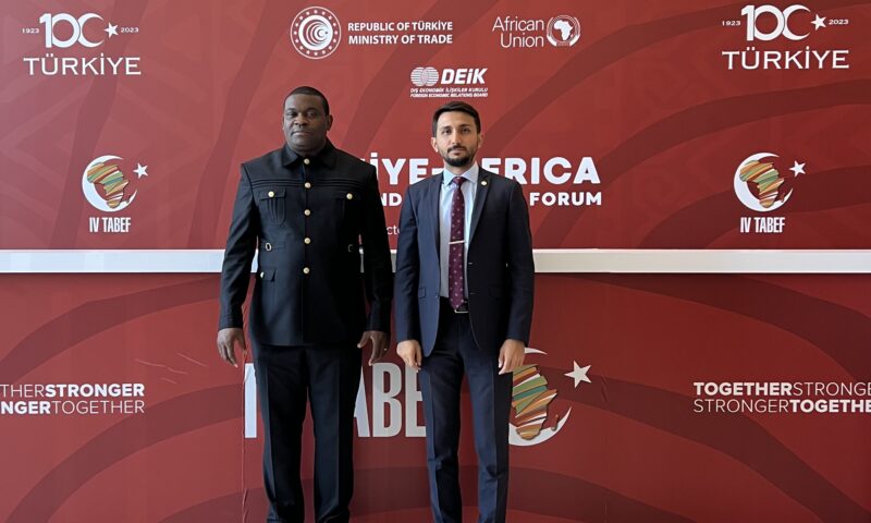 Geçtiğimiz günlerde düzenlenen Afrika organizasyonunda Ekvatoral Gine Ticaret Odası Başkanı ile tanışma fırsatı bulmuştuk. Geçtiğimiz günlerde düzenlenen Afrika organizasyonunda Ekvatoral Gine Ticaret Odası Başkanı ile tanışma fırsatı bulmuştuk.