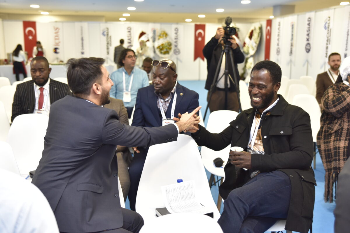 Nous avons réuni 25 hommes d’affaires qualifiés de différents pays d’Afrique avec nos membres TURCAF (Turquie – Plateforme des exportateurs africains) au Centre d’exposition d’Istanbul. Nous avons réuni 25 hommes d’affaires qualifiés de différents pays d’Afrique avec nos membres TURCAF (Turquie – Plateforme des exportateurs africains) au Centre d’exposition d’Istanbul.