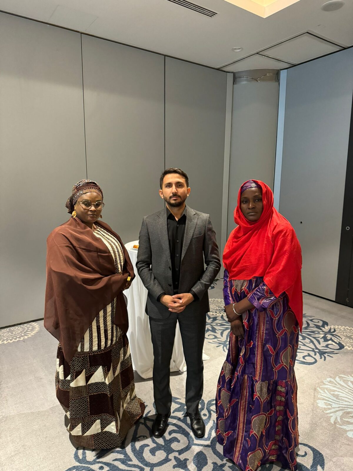 Rencontre avec des professionnels des affaires de divers pays africains Rencontre avec des professionnels des affaires de divers pays africains